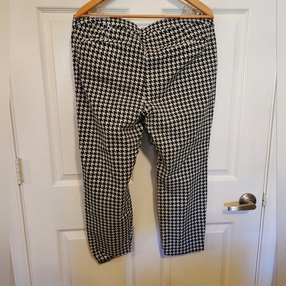 Houndstooth pixie cropped pants - Picture 2 of 3
